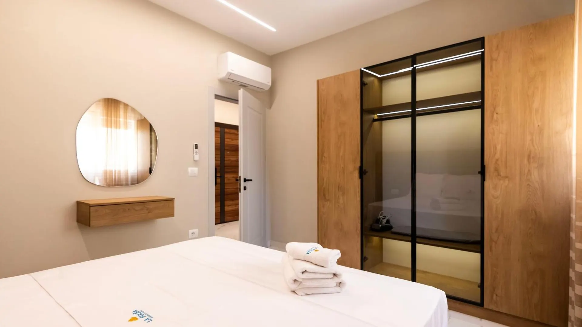 La Folea Apartments & Suites Lungomare Vlora 0*, Vlorë